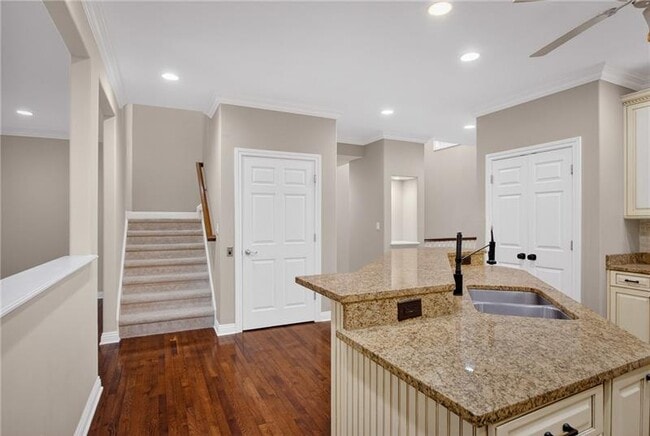 Building Photo - 402 Georgetowne Ct