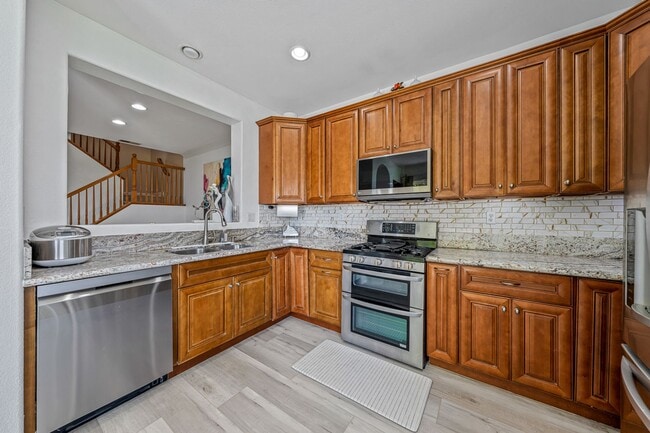 Building Photo - Beautiful Townhome in Chula Vista zz