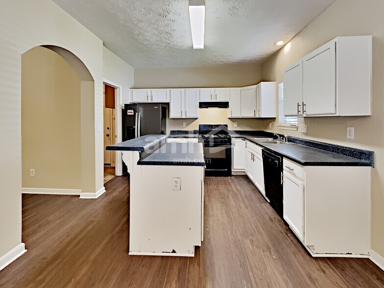 Building Photo - 6812 Bridgewood Dr