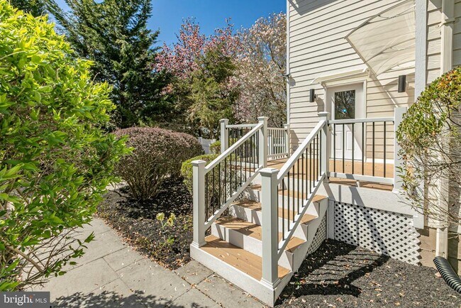Building Photo - 497 Christopher Dr