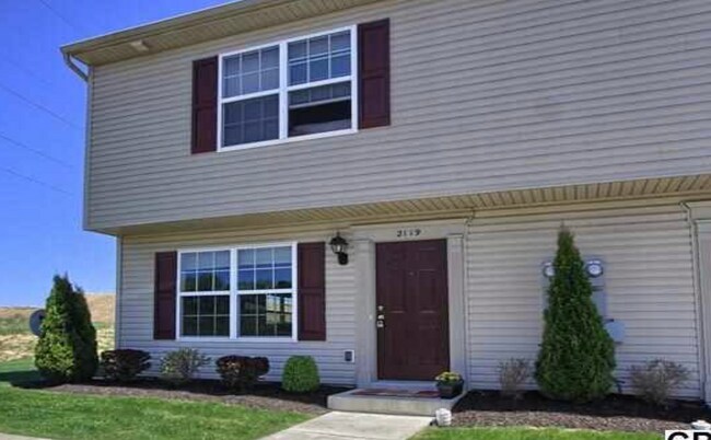 Building Photo - 2119 Quail Hollow Dr