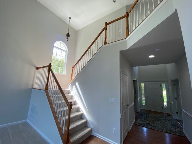 Building Photo - So much space!!!!!! So much storage!!!!!!!!