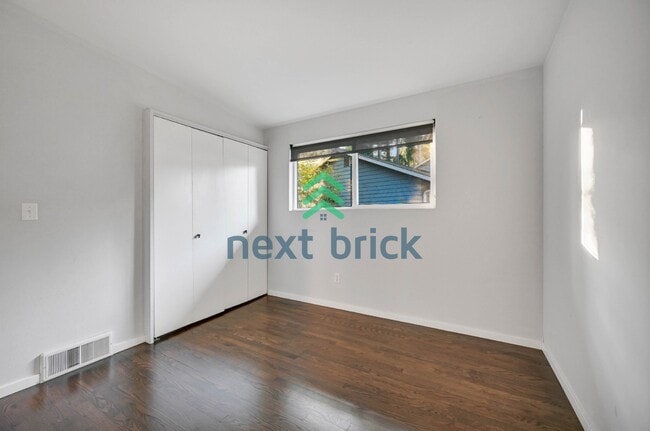 Building Photo - Welcome to this beautifully located 4-bedroom, 2-bath