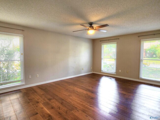 Building Photo - 1815 Shellbrook Dr NW