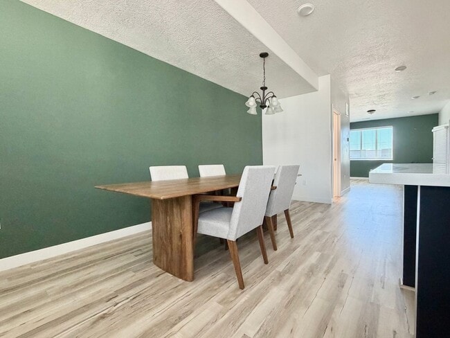 Building Photo - 3 Bed + 2.5 Bath Townhome w/ Garage, Storage & Dogs Allowed Near Jordan Landing