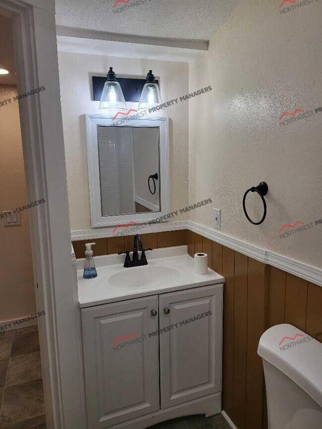 Building Photo - R290