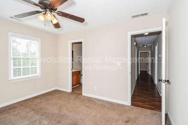 Building Photo - 4 Meadow Sweet Ln