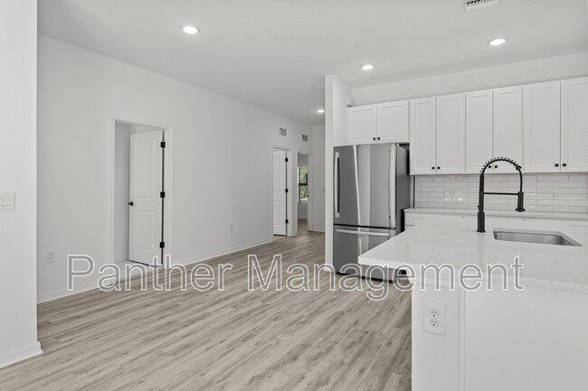 Building Photo - 4617-4619 30th St SW - 4619