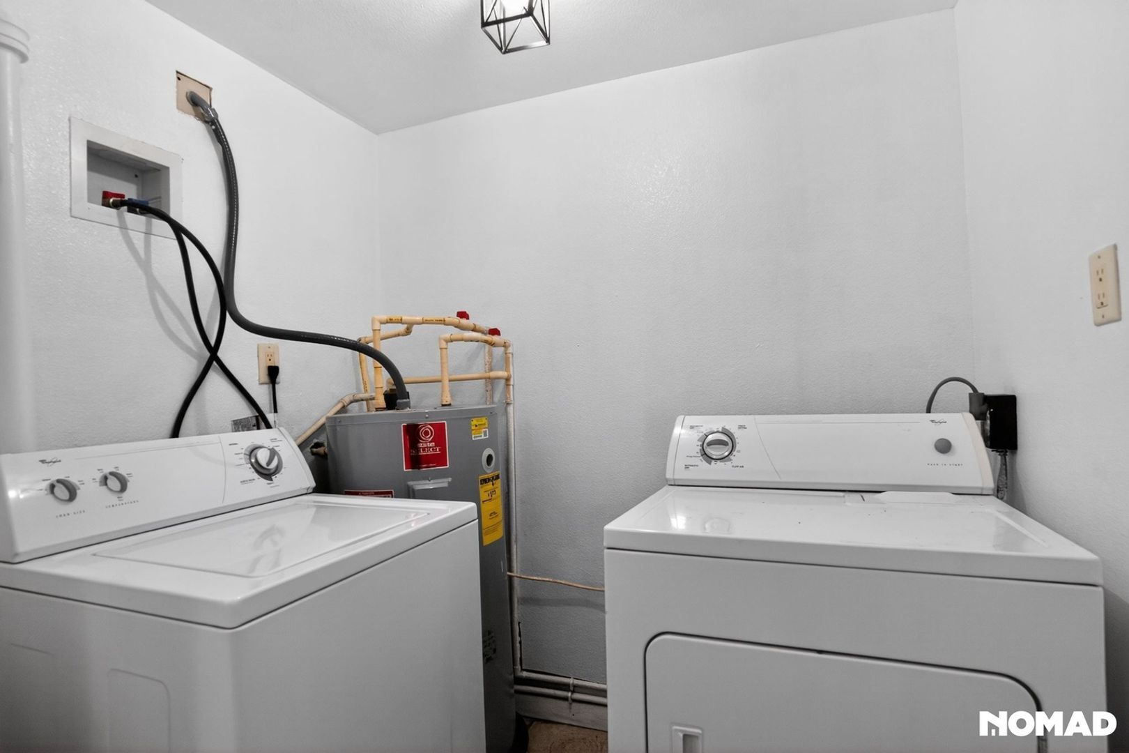 Building Photo - 441 E 5th St