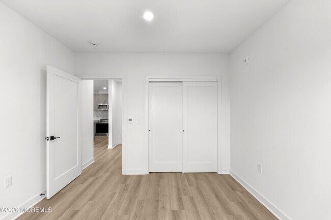 Building Photo - 180 Morris Ave