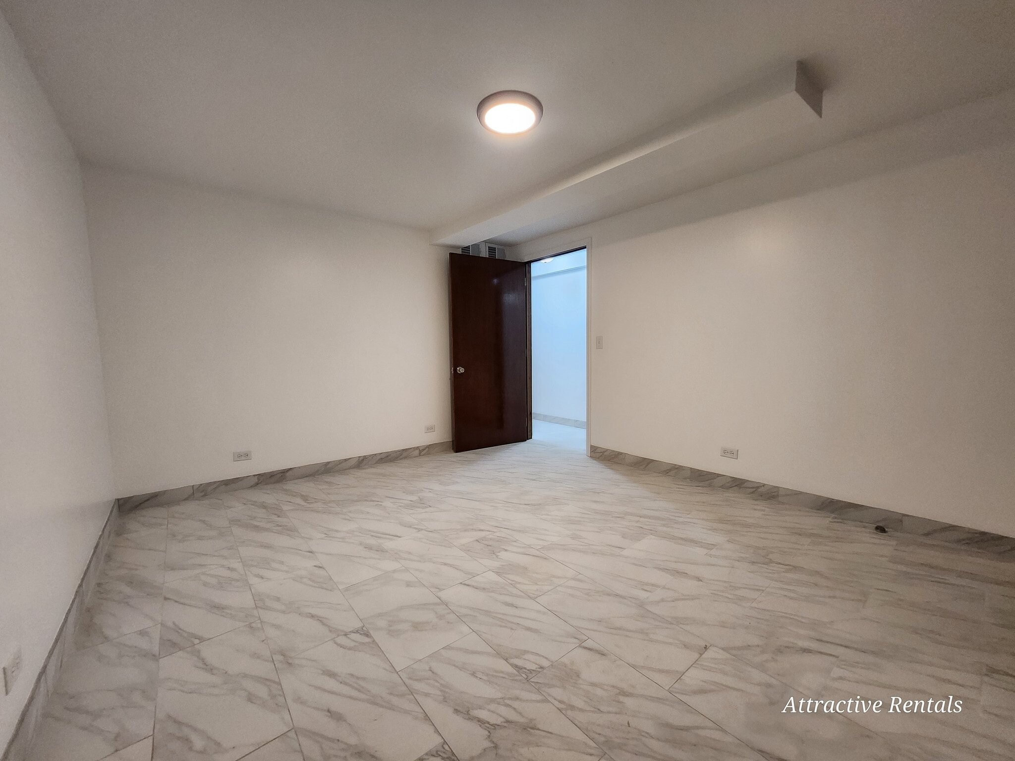 Building Photo - 207 N Parkside Ave