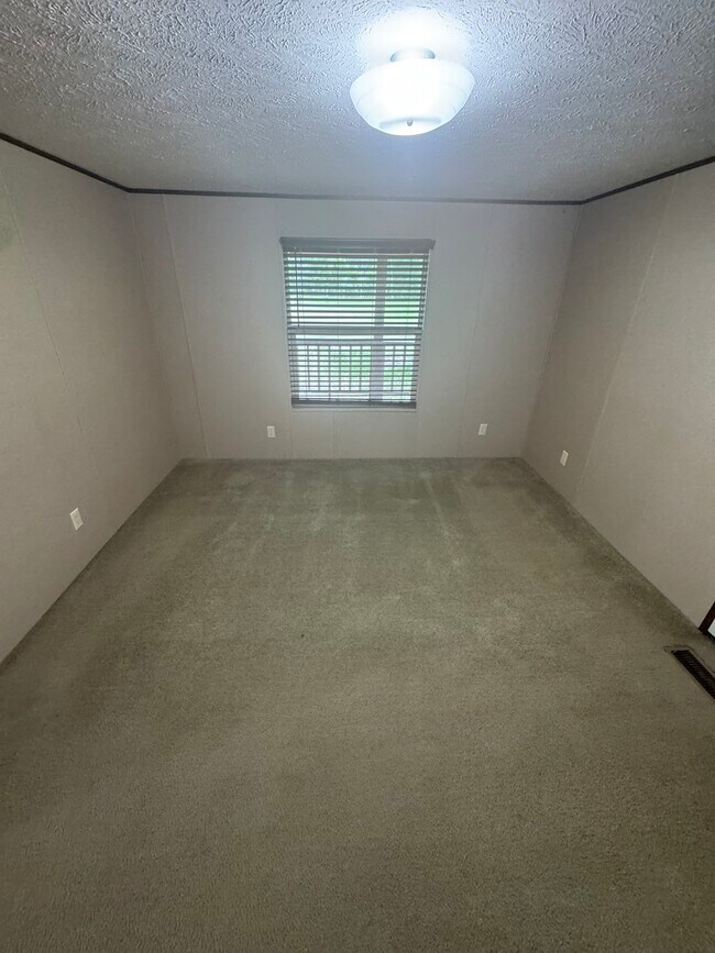 Building Photo - 4773 Lord Rd