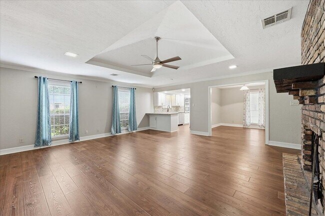 Building Photo - 6795 Greenwood Dr