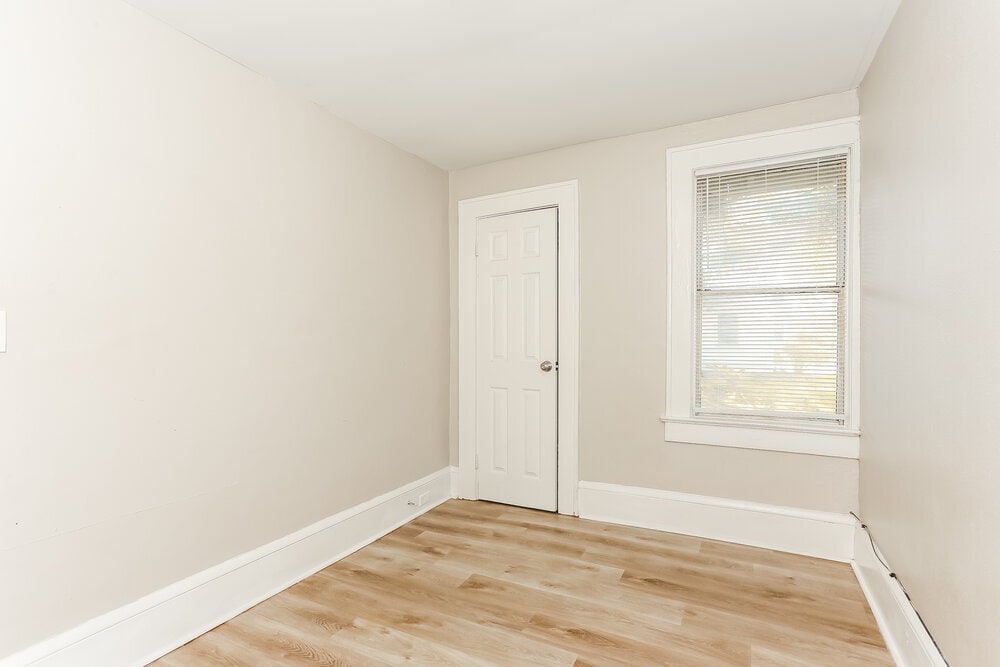 Building Photo - 3558 Dellwood Ave