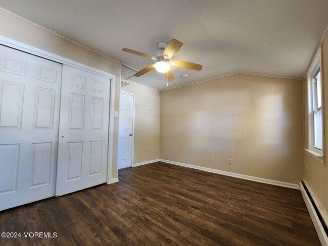 Building Photo - 43 Shoreland Terrace