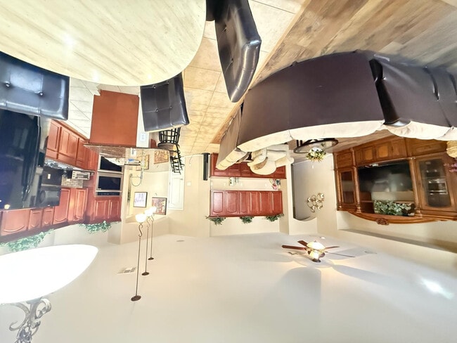 Building Photo - 1928 W Spur Dr