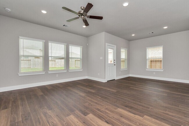Building Photo - The Maple – Spacious Design, Exceptional L...