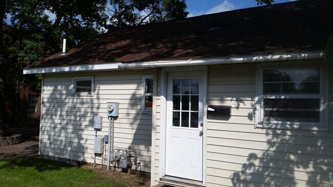 Building Photo - 1419 Bemidji Ave N