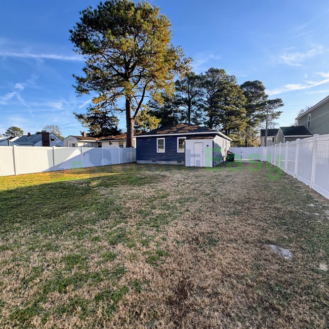 Building Photo - 1327 Hazel Ave