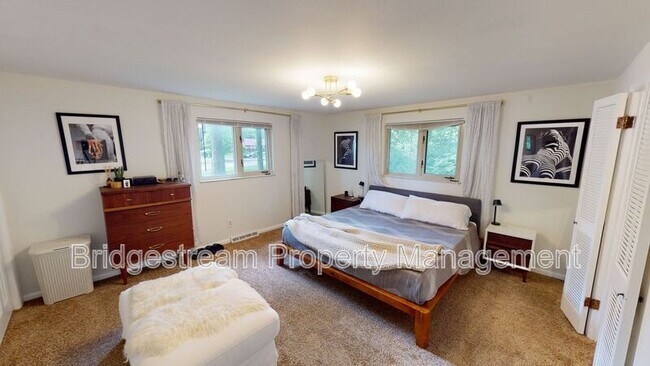 Building Photo - 2125 Belloak Dr