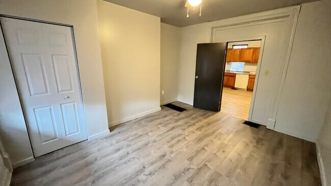 Building Photo - 212 Ophelia St