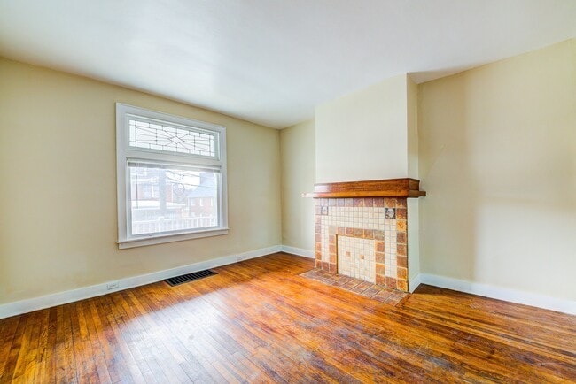 Building Photo - 433 Winton St