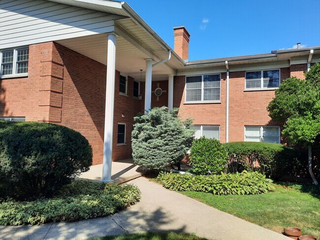 Building Photo - 1450 Wing St