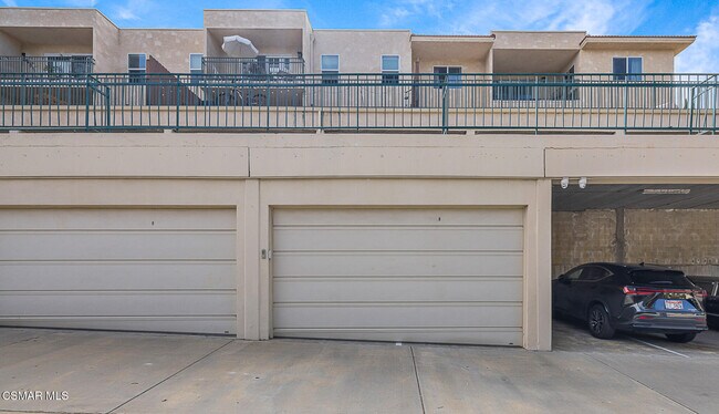 Building Photo - 6441 Kanan Dume Rd