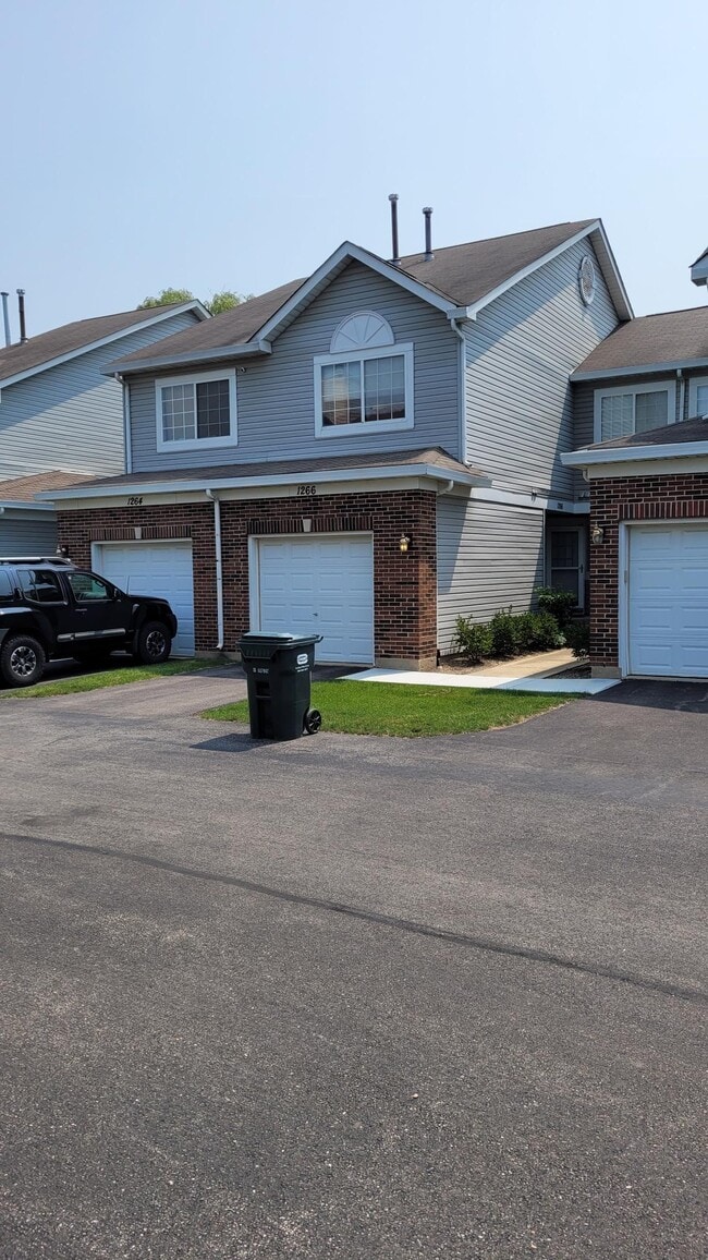 Building Photo - 1266 S Parkside Dr