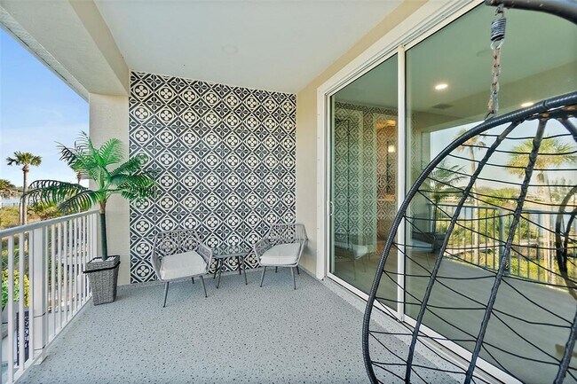 Building Photo - 54 N Riverwalk Dr