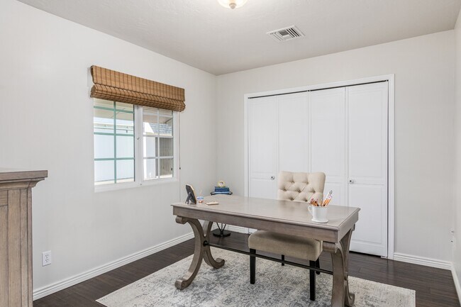 Building Photo - 5214 N 43RD PL