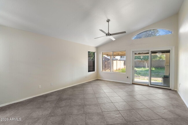 Building Photo - 523 W Kelton Ln