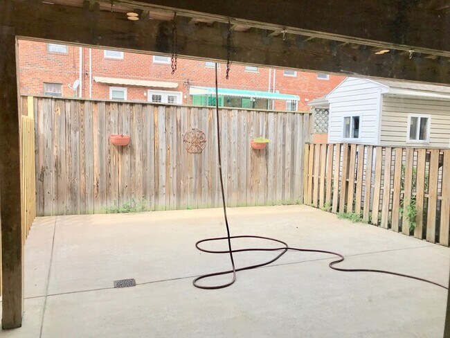 Building Photo - RARELY OFFERED IN PACKER PARK 3BR/2.5BA HOME w/Garage, Patio & Deck!