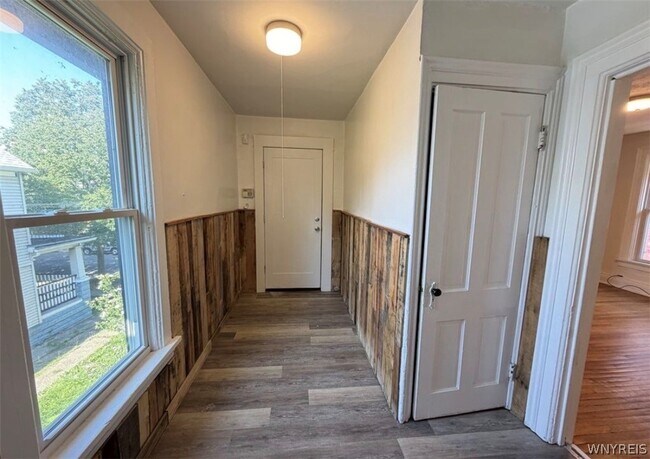 Building Photo - 364 Fargo Ave