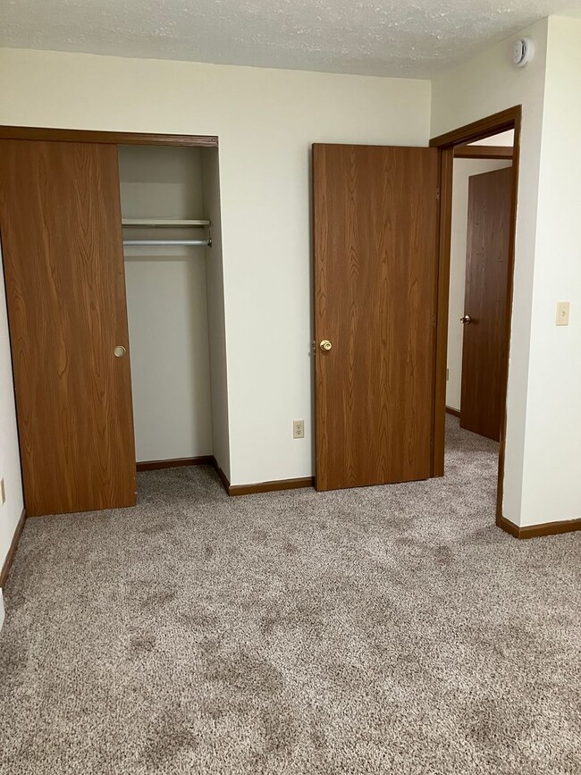 Building Photo - Troy Crossing - 2 Bedroom & 1.5 Bath Townh...