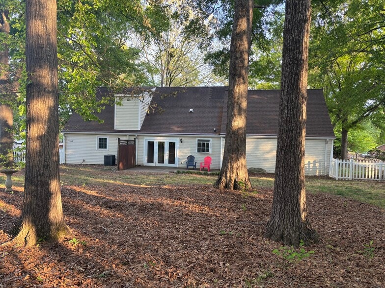 Building Photo - 604 Stafford Ave