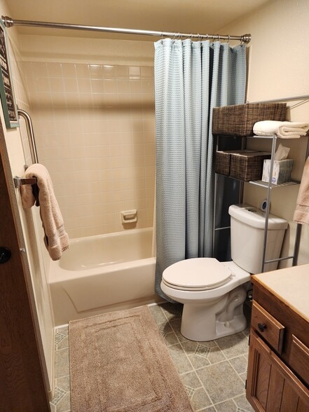 Building Photo - 9645 Independence Dr