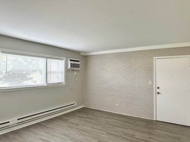 Building Photo - 9709 W Lorraine Dr
