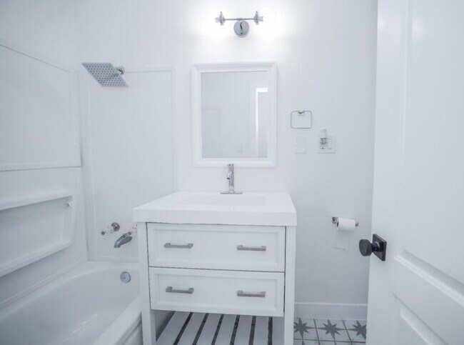 Building Photo - 5331 Bradford Dr