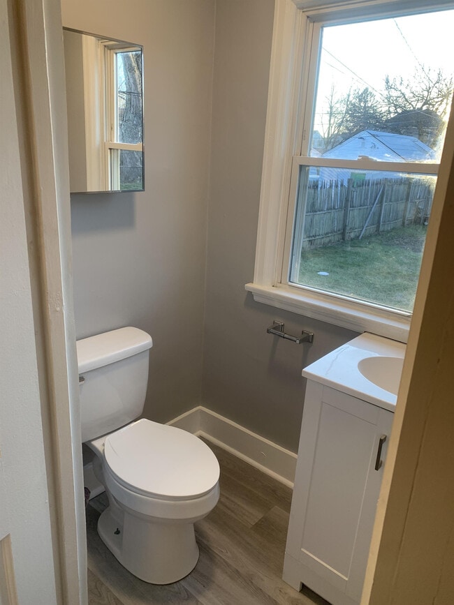 Building Photo - 999 Fairwood Ave