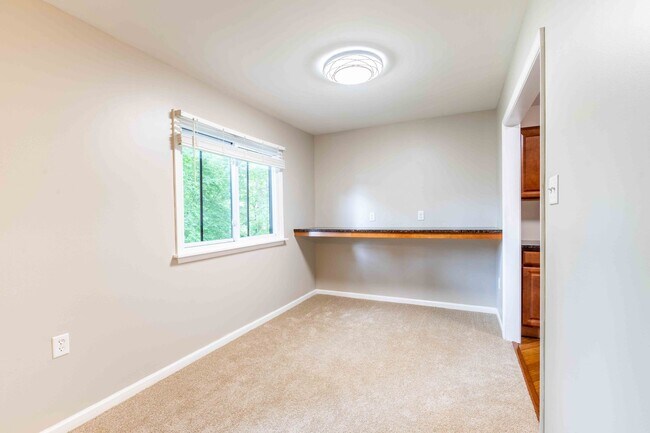 Building Photo - Spacious 3 Bedroom, 2 Bath Condo in Unionv...