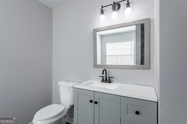 Building Photo - 2 Belmont Park Dr