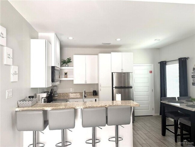 Building Photo - 1303 W Heritage Dr