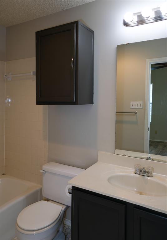 Building Photo - 9105 Sanger Dr