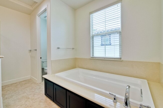 Building Photo - Gorgeous Santa Clara Home with Pool, EV Ho...