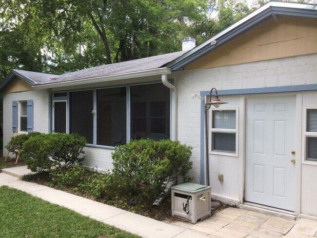 Building Photo - Beautiful 3 Bedroom House Behind Midtown