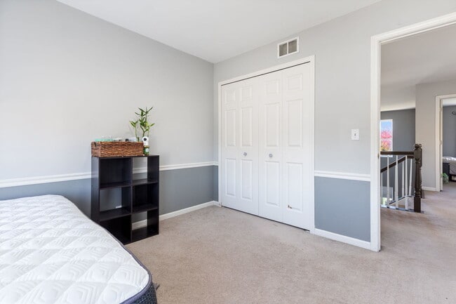 Building Photo - 9 Lake Plumleigh Ct