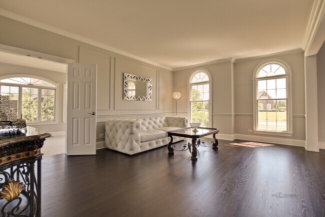 Building Photo - 8 Turnbury Ct