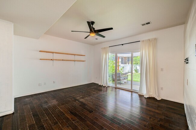 Building Photo - 4 Bed 3 Bath Located in Maple Hill Availab...