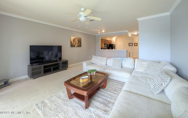Building Photo - 6846 Roundleaf Dr